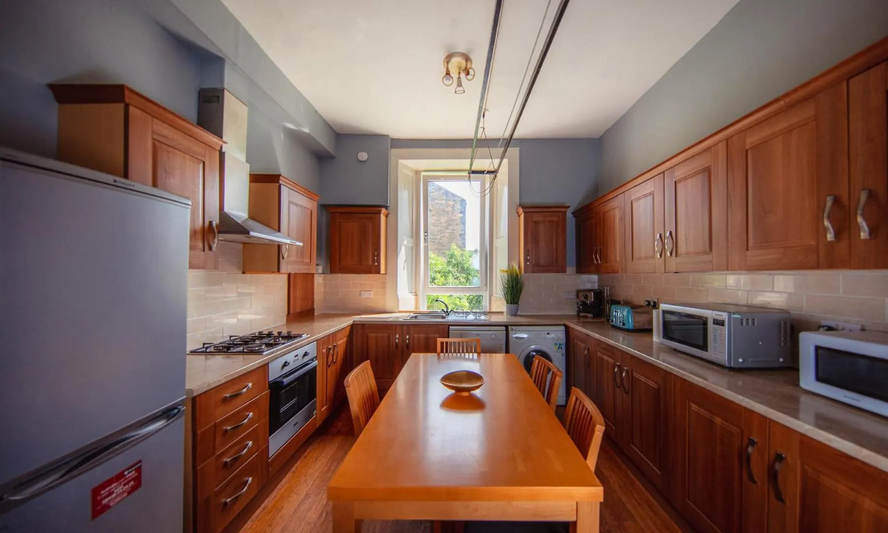Comfortable, Spacious Edinburgh Retreat, By The Meadows! Apartment
