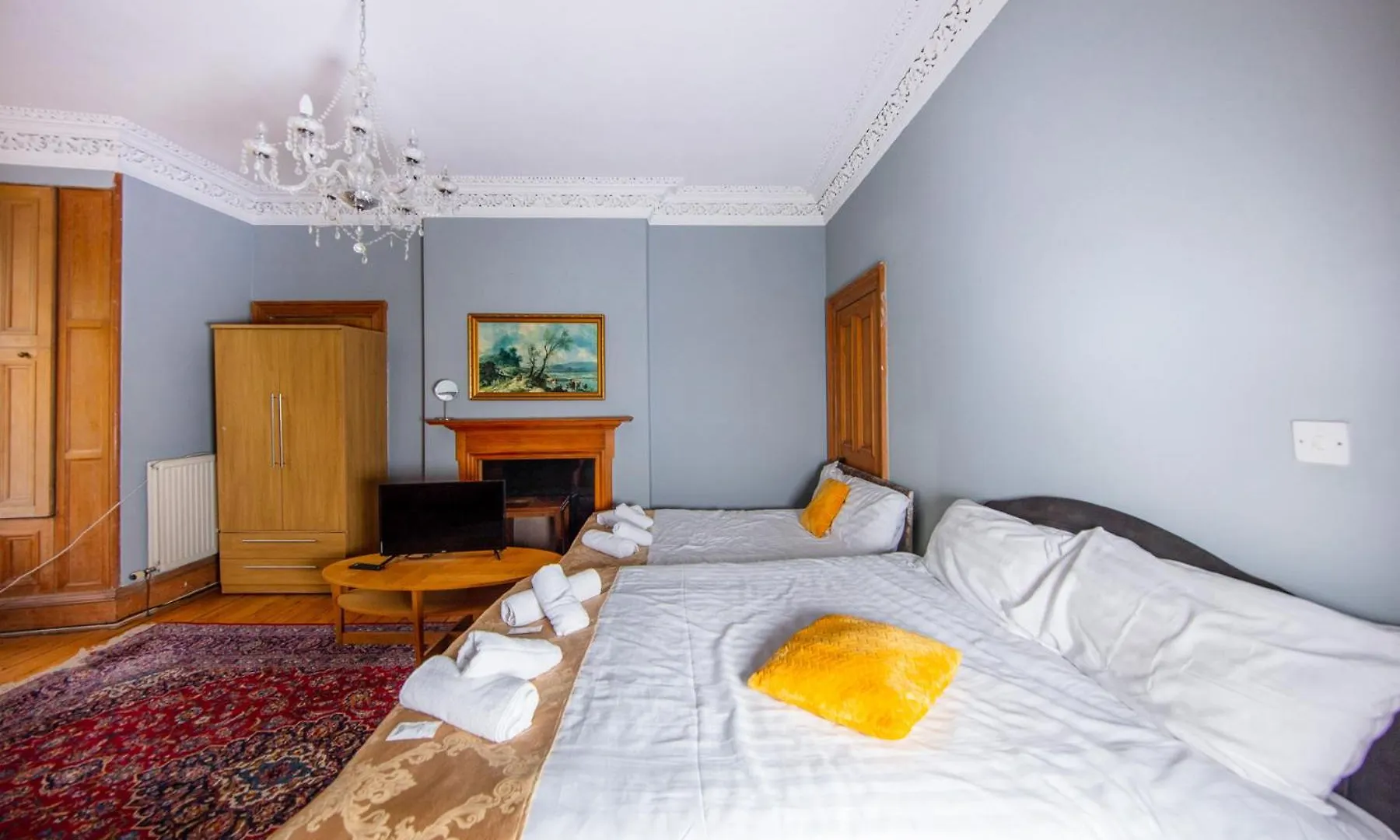 Comfortable, Spacious Edinburgh Retreat, By The Meadows! Apartment 0*,