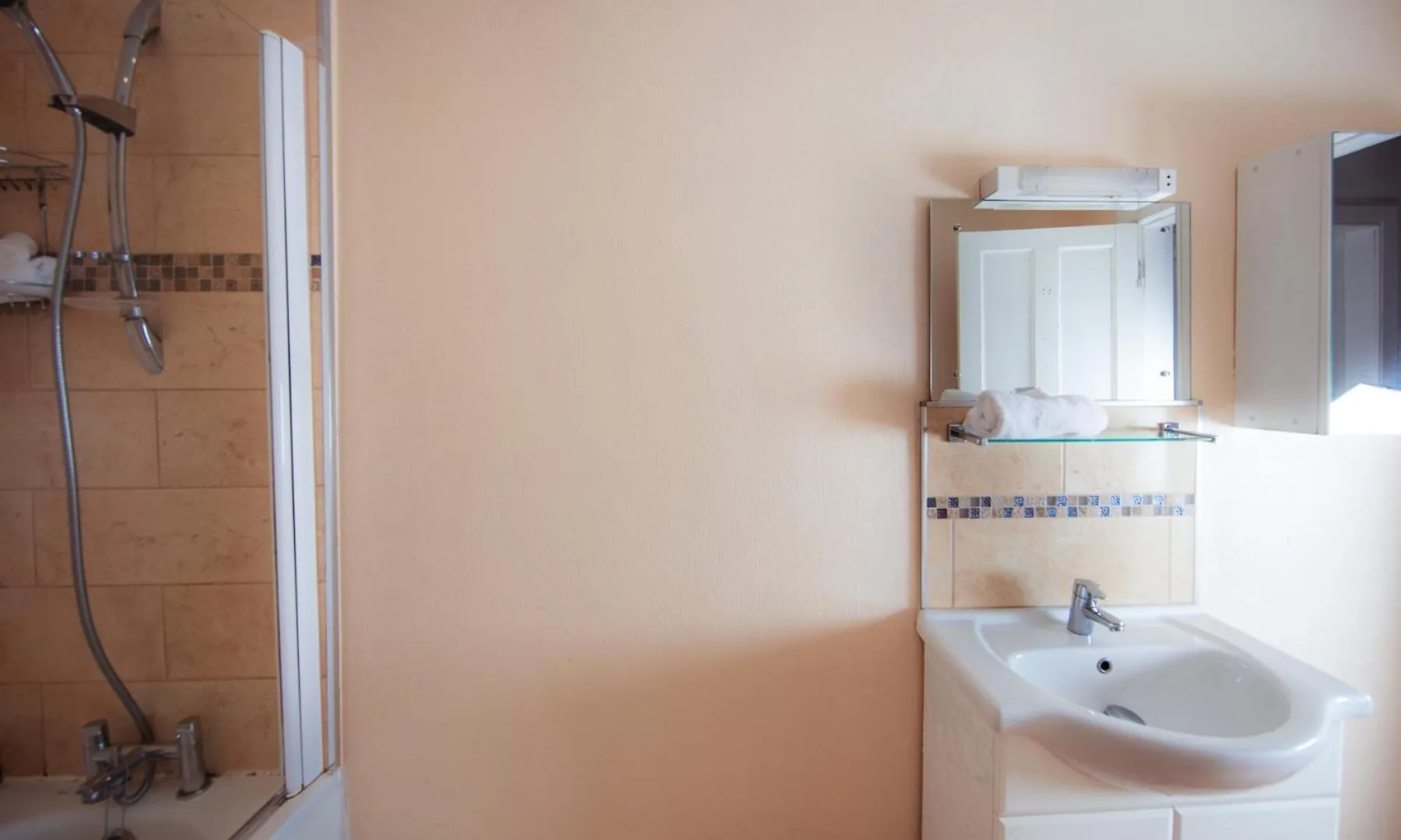 Comfortable, Spacious Edinburgh Retreat, By The Meadows! Apartment 0*,  United Kingdom