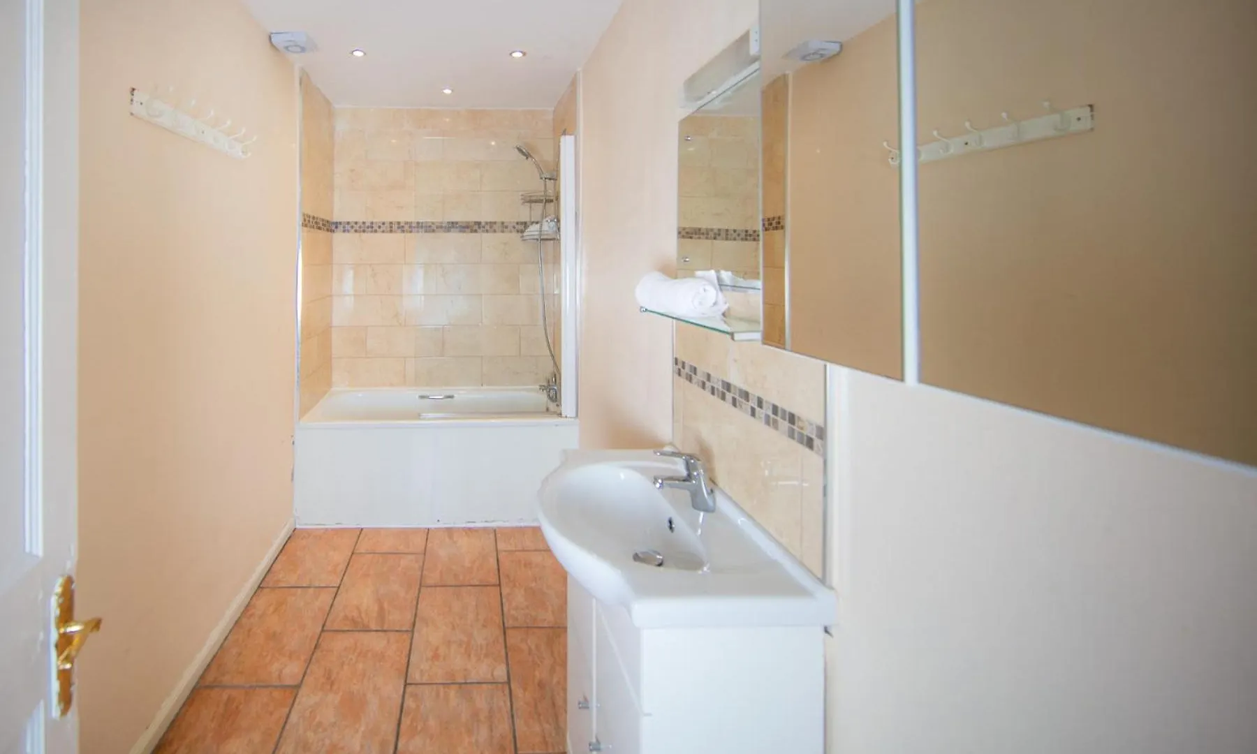 Comfortable, Spacious Edinburgh Retreat, By The Meadows! Apartment