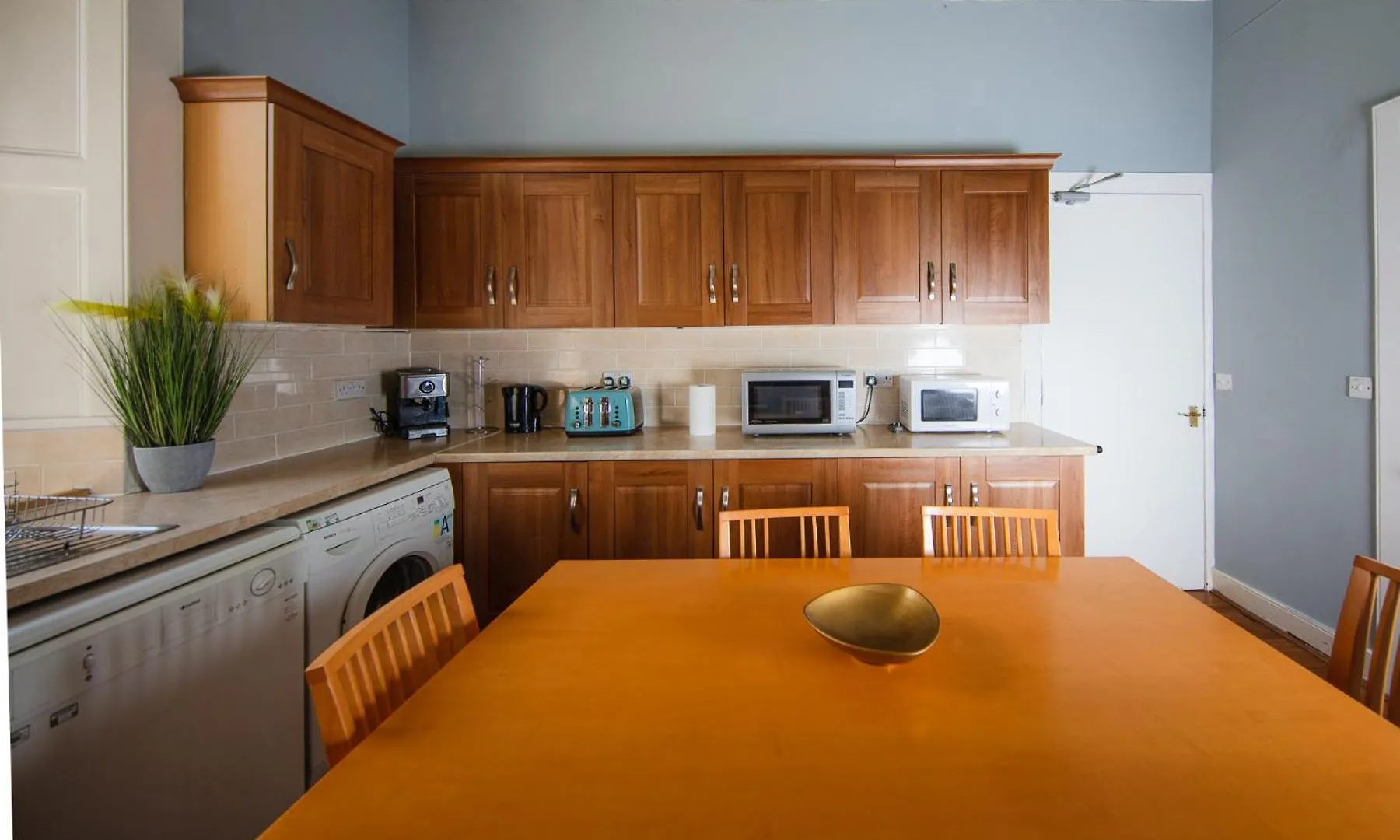 Comfortable, Spacious Edinburgh Retreat, By The Meadows! Apartment