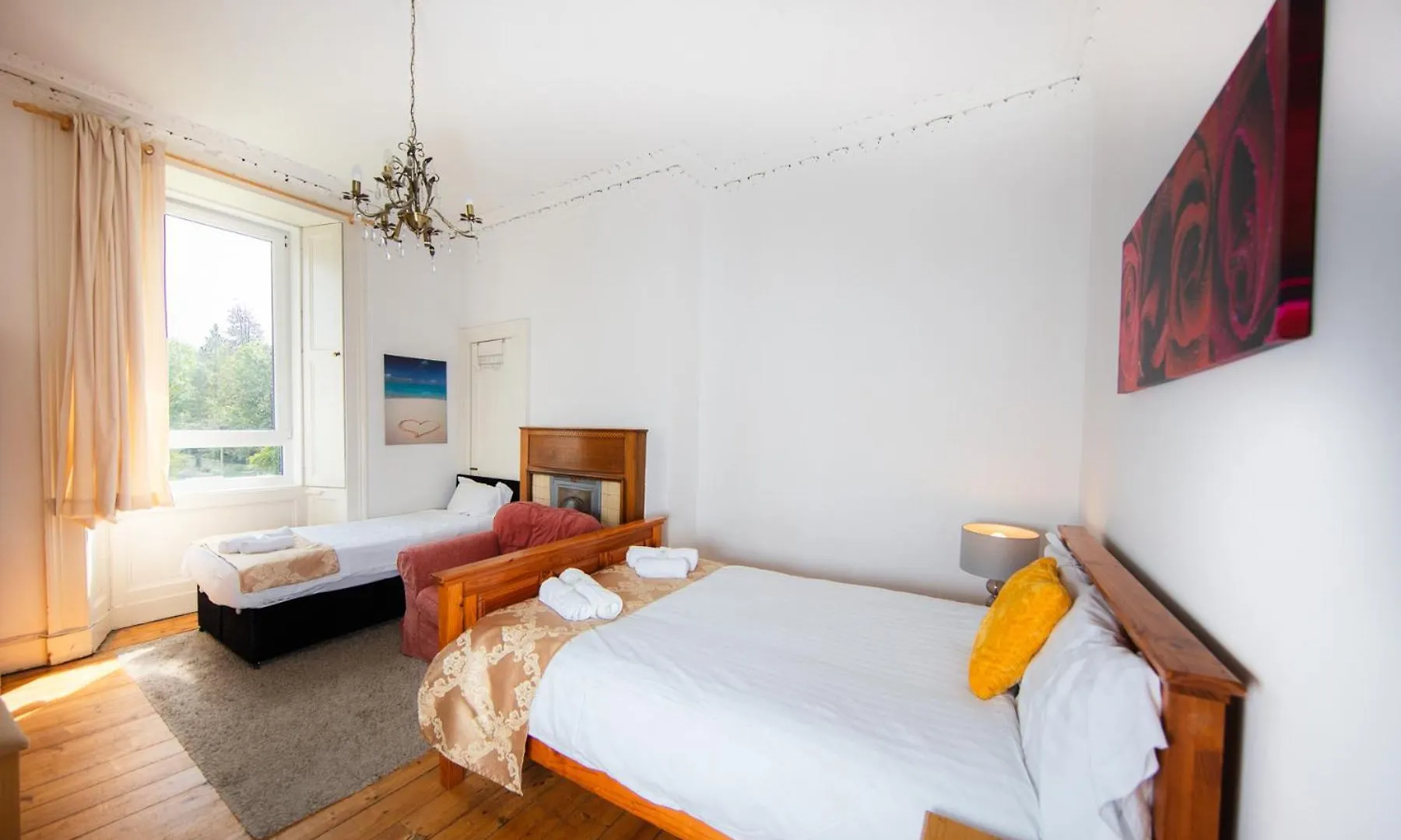Comfortable, Spacious Edinburgh Retreat, By The Meadows! Apartment 0*,