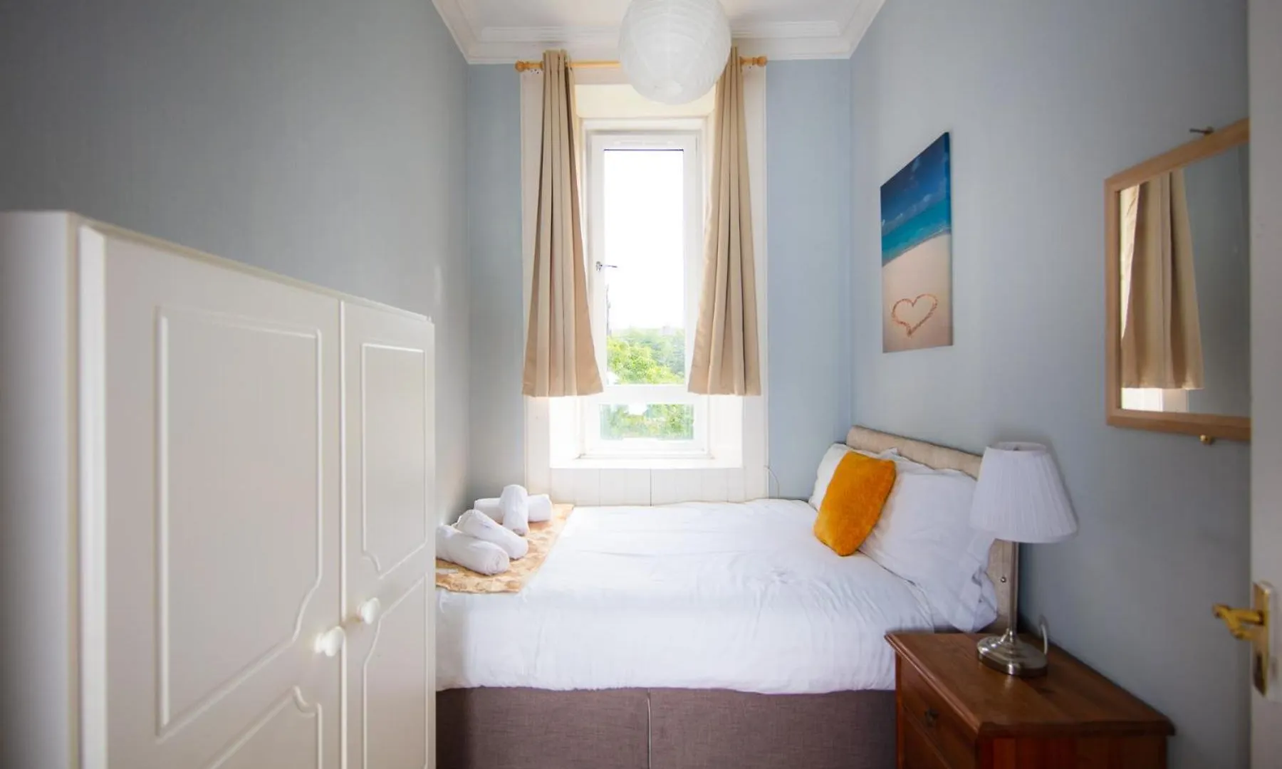 Comfortable, Spacious Edinburgh Retreat, By The Meadows! Apartment 0*,
